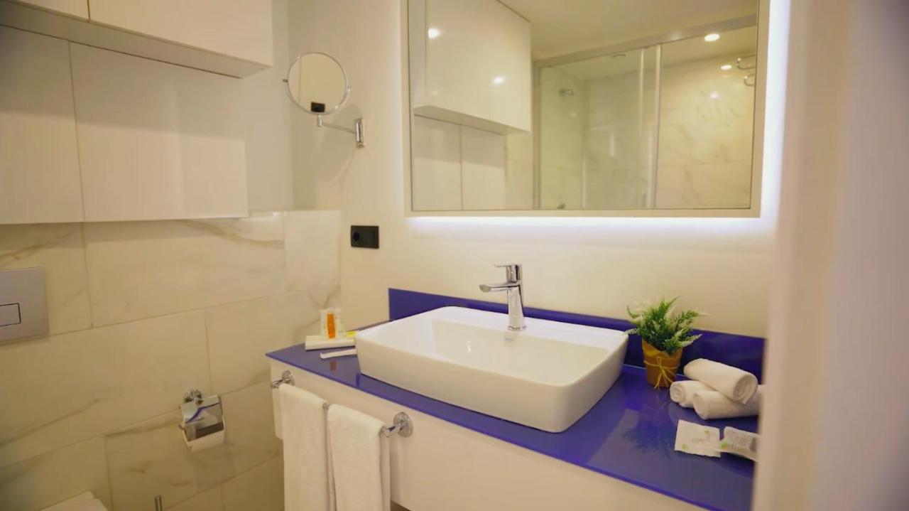 Orbi City Suite Sea View In Batumi Aparthotel Exteriör bild